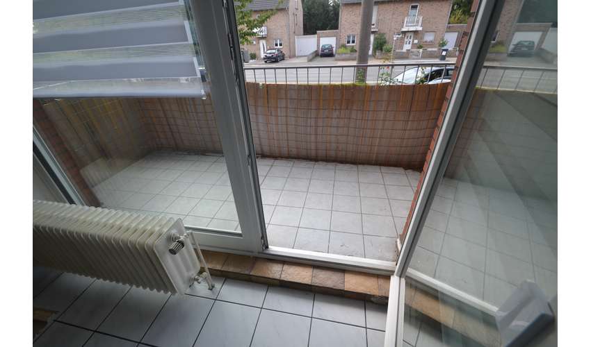 Schöne Zwei-Zimmerwohnung mit Balkon und Garage.